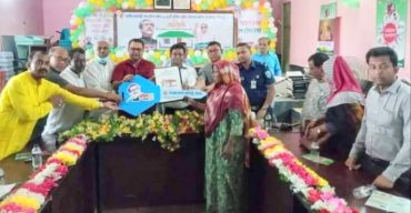 পলাশবাড়ীতে ১৪০টি পরিবারের মাঝে জমি ও গৃহ হস্তান্তর