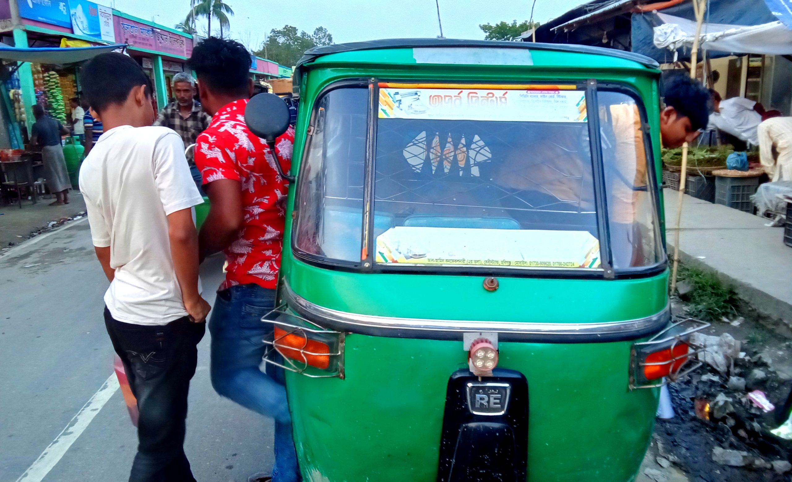 লাখাইয়ে সিএনজির ভাড়া নৈরাজ্য ভোগান্তি যাত্রী সাধারণের