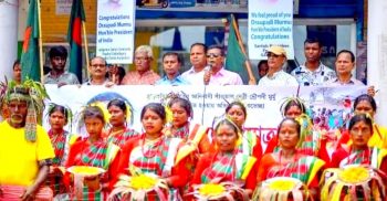 গাইবান্ধায় সাঁওতালদের আনন্দ শোভাযাত্রা নাচ-গান ও মিষ্টি বিতরণ