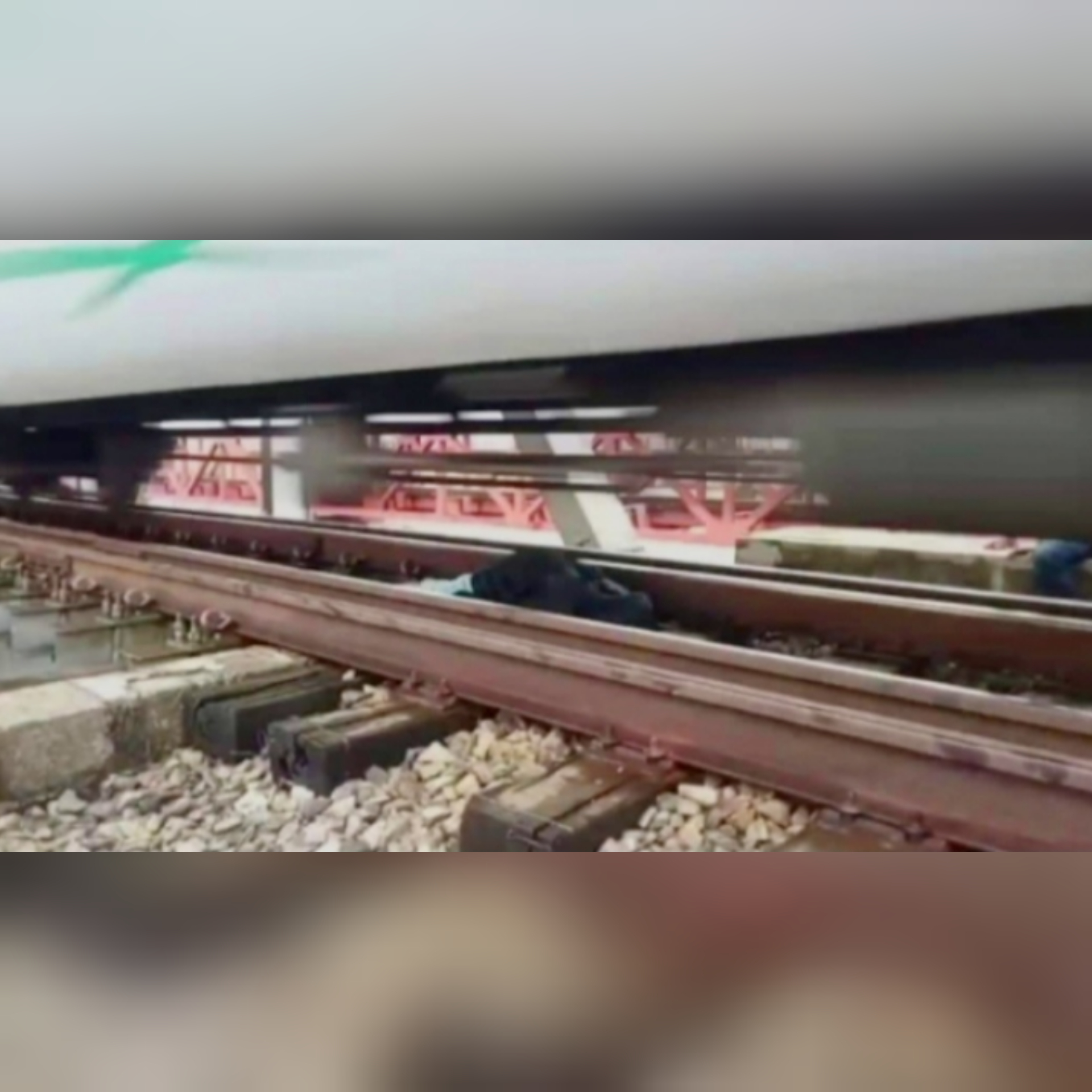 ব্রাহ্মণবাড়িয়ায় সেলফি তুলতে গিয়ে ট্রেনের নিচে তরুণী