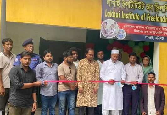 লাখাই ইন্সটিটিউট অব ফ্রিলান্সিং এন্ড আউটসোর্সিংয়ে ফার্নিচার ও কম্পিটার বিতরণ