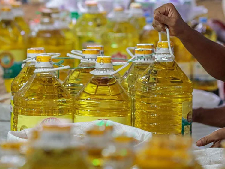 বিশ্ব বাজারে ভোজ্যতেলের দাম কমলেও দেশে সমন্বয়ে বিলম্ব কার স্বার্থে; ক্যাব