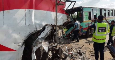 দুই বাসের মুখোমুখি সংঘর্ষে নিহত ৩, আহত ৯