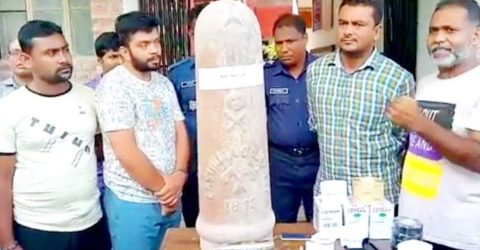 পাইকগাছায় সীমানা পিলার সহ প্রতারক চক্রের ৫ সদস্য আটক,প্রাইভেটকার- মটর সাইকেল জব্দ