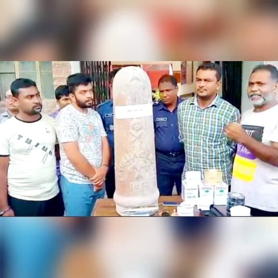 পাইকগাছায় সীমানা পিলার সহ প্রতারক চক্রের ৫ সদস্য আটক,প্রাইভেটকার- মটর সাইকেল জব্দ