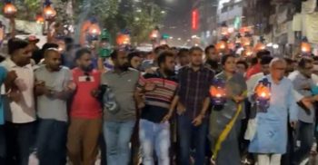 হাতে হারিকেন জ্বালিয়ে নিয়ে রিজভীর মিছিল