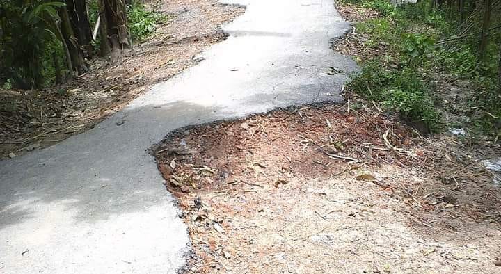 সাঘাটায় পশ্চিম বাটি-দূর্গাপুর রাস্তাটি চলাচলে অযোগ্য, মেরামতের দাবী