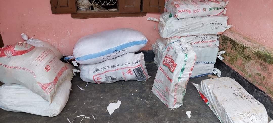 গোবিন্দগঞ্জে ছয় বস্তা সরকারি বই উদ্ধার