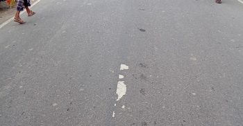 লাখাই আঞ্চলিক মহাসড়কে ৬ মাসেই রোড মার্ক মুছে যাচ্ছে নেই গুরুত্বপূর্ণ স্থানে গতিরোধক