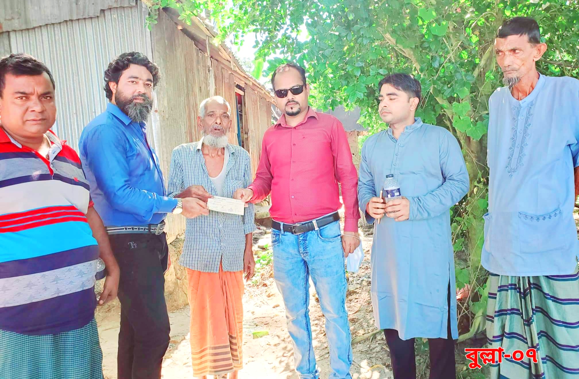 লাখাইয়ে বন্যায় ক্ষতিগ্রস্ত পরিবারের মাঝে ত্রান তহবিলের চেক বিতরণ