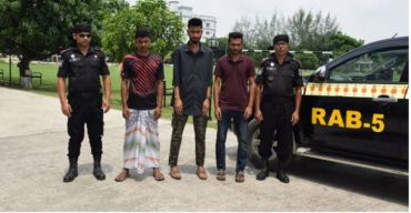 মেয়েকে উত্ত্যক্তের প্রতিবাদ করায় বাবাকে হাতুড়ি পেটার ঘটনায় মামলা, গ্রেফতার তিনজন যুবক