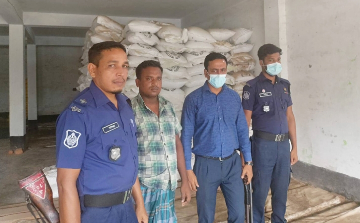 বগুড়ায় সারের বাজারে অভিযান, জরিমানা