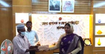 জেলা প্রশাসকের প্রচেষ্টায় টাকা ফেরৎ পেল ভুক্তভোগিরা