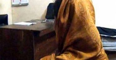 ”ব্লেড দিয়ে ঘুমন্ত স্বামীর বিশেষ অঙ্গ কাটলেন স্ত্রী”