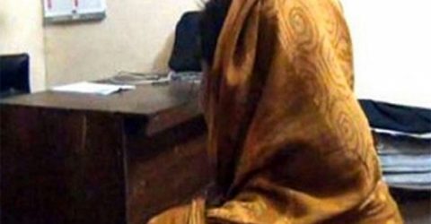 ”ব্লেড দিয়ে ঘুমন্ত স্বামীর বিশেষ অঙ্গ কাটলেন স্ত্রী”