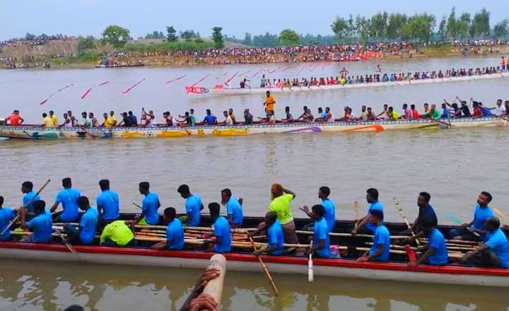 গোবিন্দগঞ্জে নৌকা বাইচ প্রতিযোগিতার শুভ উদ্বোধন 