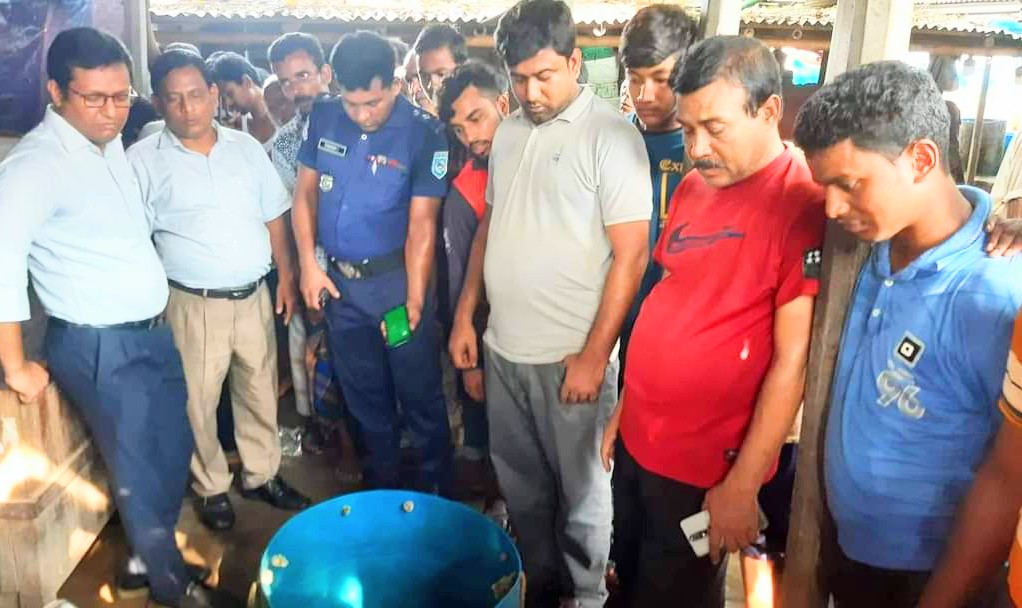 পলাশবাড়ীতে মাছ বাজারে অভিযান, জরিমানা