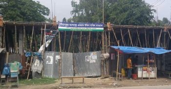পলাশবাড়ীতে সড়কের জায়গায় বহুতল ভবন ও মার্কেট নির্মাণ কাজ বন্ধের নির্দেশ