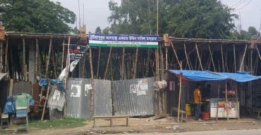 পলাশবাড়ীতে সড়কের জায়গায় বহুতল ভবন ও মার্কেট নির্মাণ কাজ বন্ধের নির্দেশ