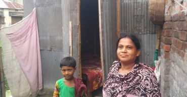 নীল ও লাল দুই সহোদ্বরের মানবেতর জীবন যাপন