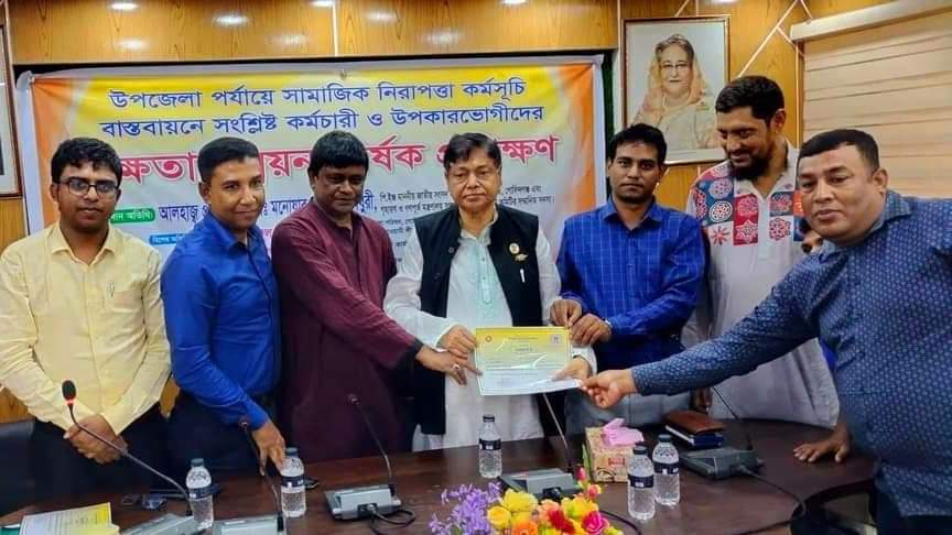 গোবিন্দগঞ্জে হুইল চেয়ার ও প্রশিক্ষনের সনদ বিতরণ