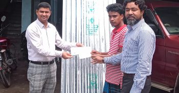 লাখাই উপজেলা প্রশাসনের মানবিক সহায়তা নগদ অর্থ ঢেউটিন ও চেক বিতরণ