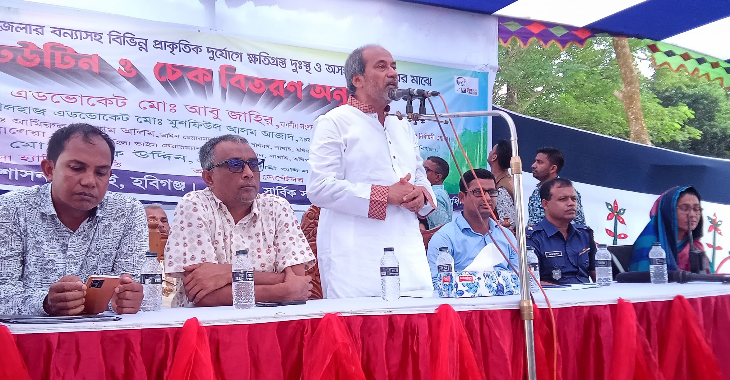 লাখাইয়ে সুবিধাভোগীদের মাঝে ভেড়া বিতরণ