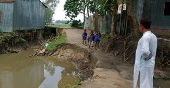 লাখাইয়ে চলাচলের রাস্থা খালের গর্ভে বিলীন, ভোগান্তি