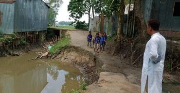 লাখাইয়ে চলাচলের রাস্থা খালের গর্ভে বিলীন, ভোগান্তি