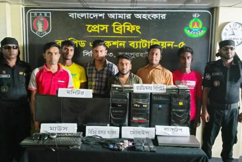 পর্নোগ্রাফি ভিডিও ও সরবরাহের অভিযোগে গ্রেপ্তার ৬