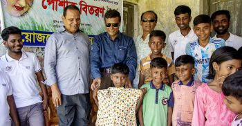 শারদীয় দূর্গাপূজা উপলক্ষে অনগ্রস স্কুলের আয়োজনে দলিত শিশুদের মাঝে বস্ত্র বিতরণ