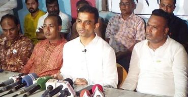 ভোট স্থগিতের প্রতিবাদে আওয়ামীলীগ মনোনীত প্রার্থীর সাংবাদ সম্মেলন 