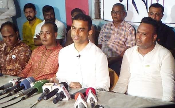 ভোট স্থগিতের প্রতিবাদে আওয়ামীলীগ মনোনীত প্রার্থীর সাংবাদ সম্মেলন 