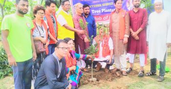 গোবিন্দগঞ্জে সাঁওতাল পল্লীতে নানা কর্মসূচিতে করতোয়ার সম্পাদক