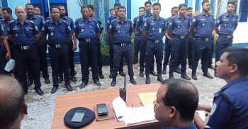 লাখাইয়ে দুর্গাপূজার আইন শৃংখলা রক্ষায় পুলিশের ব্রিফিং