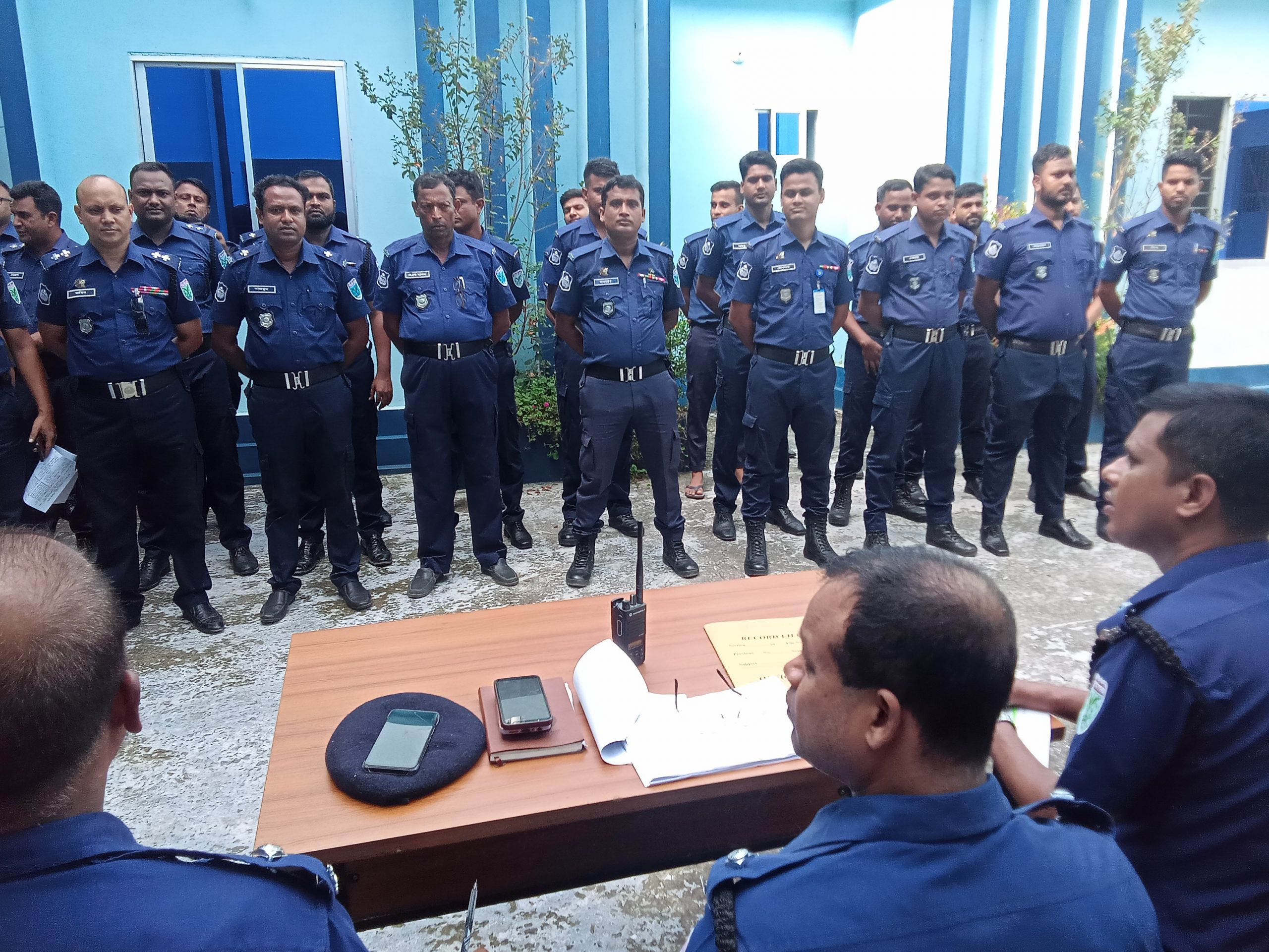 লাখাইয়ে দুর্গাপূজার আইন শৃংখলা রক্ষায় পুলিশের ব্রিফিং