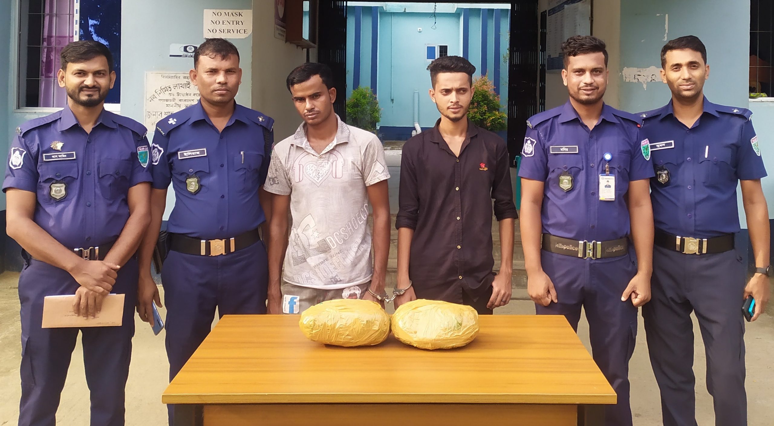 লাখাইয়ে গাঁজা সহ ২ মাদক কারবারী গ্রেপ্তার