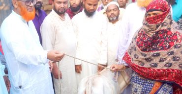 গোবিন্দগঞ্জে সড়ক দুর্ঘটনায় নিহত মজিদুলের পরিবারকে জামায়াতের পক্ষ থেকে বাছুর প্রদান