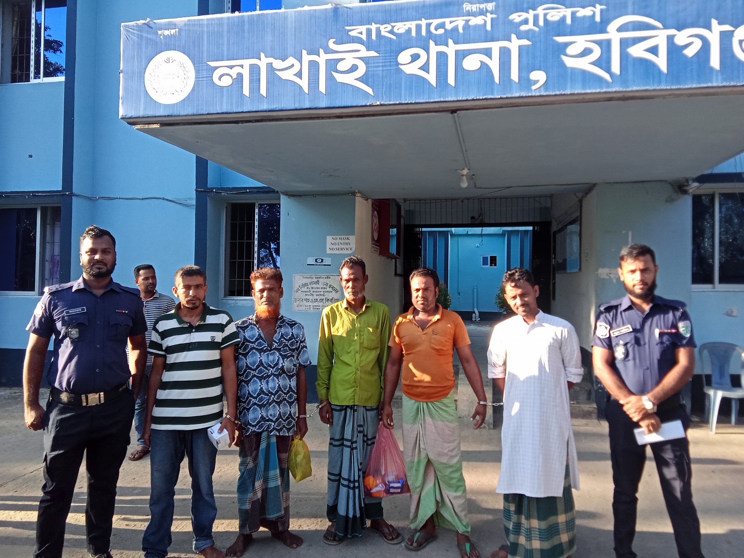 লাখাইয়ে নিয়মিতসহ বিভিন্ন মামলায় আটক ৫