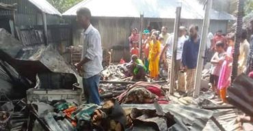 গোবিন্দগঞ্জে আগুনে পুড়ল পত্রিকা বিক্রেতার বাড়ী