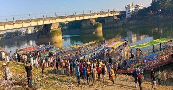 গণসমাবেশে যোগ দিতে ২০ ঘন্টা নৌকা বেয়ে সিলেটে