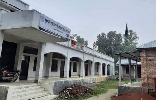 সাদুল্লাপুরে কুঞ্জমহিপুর বিদ্যালয়ে পাস করেনি পরীক্ষার্থী