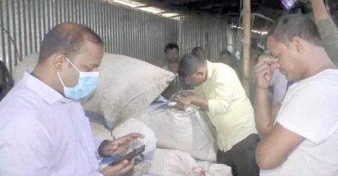 গাইবান্ধা ভোক্তা অধিকার সংরক্ষণের অভিযানে কারখানা সিলগালা, জরিমানা