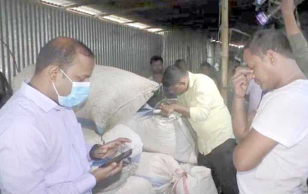 গাইবান্ধা ভোক্তা অধিকার সংরক্ষণের অভিযানে কারখানা সিলগালা, জরিমানা