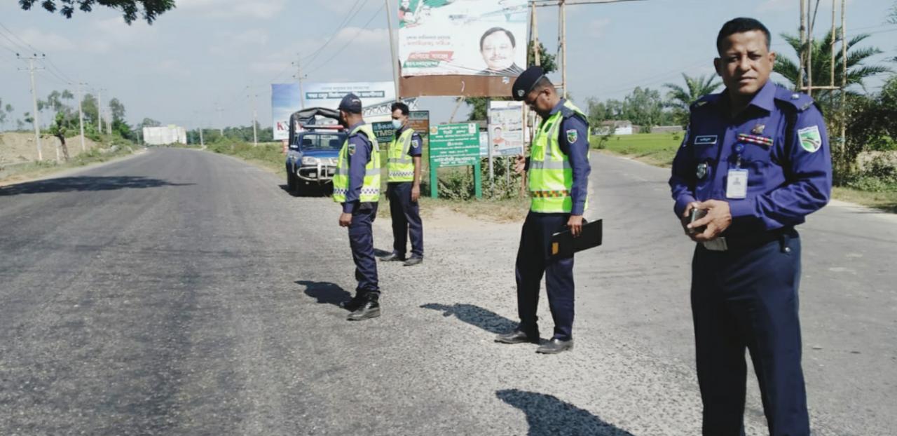 হবিগঞ্জে অবৈধ যানবাহনে হাইওয়ে পুলিশের একদিনে মামলা ২০