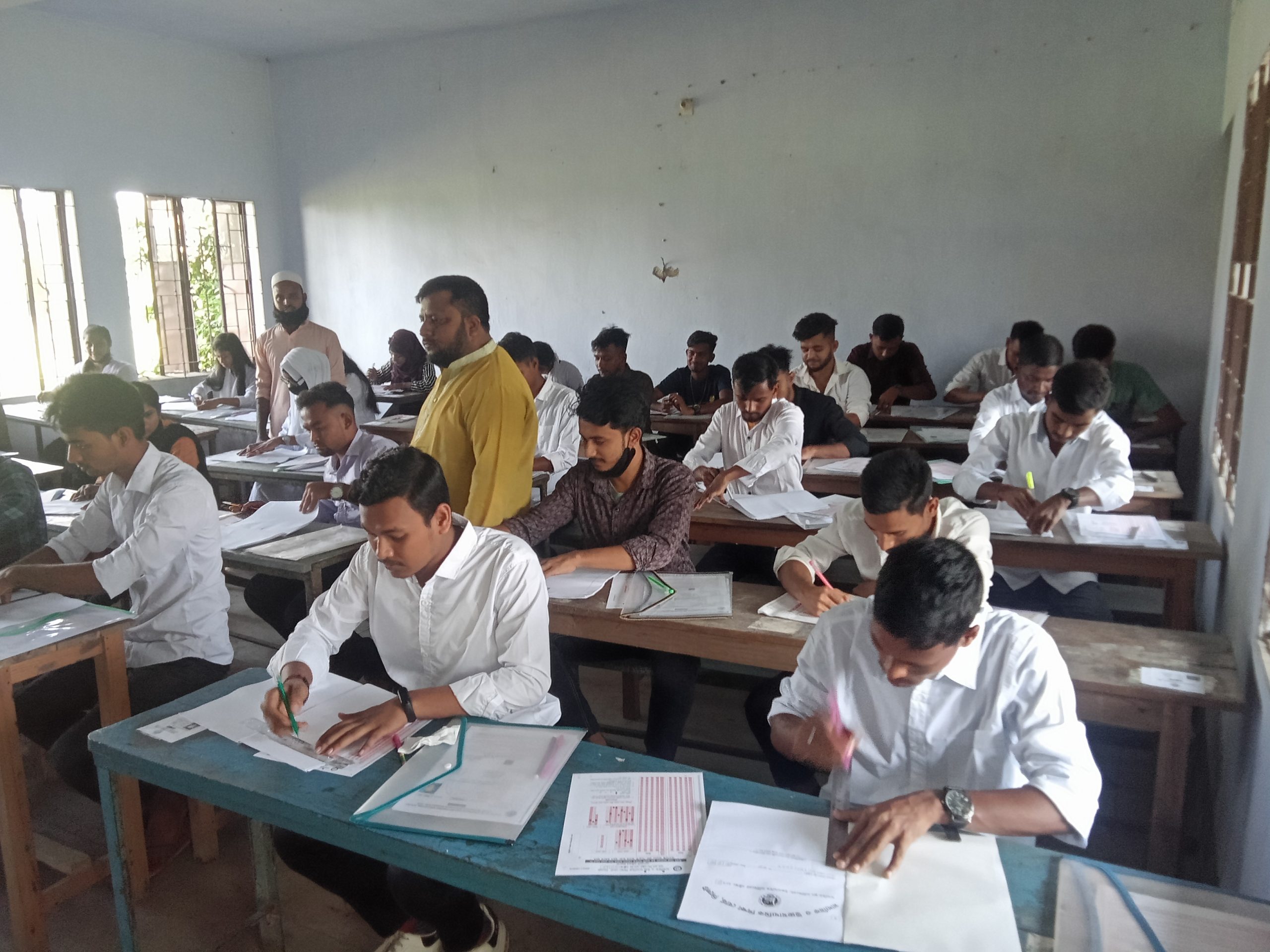 লাখাইয়ে এইচ এস সি পরিক্ষা শুরু ১৬ জন অনুপস্থিত