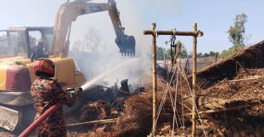 সংবাদ প্রকাশের পর পলাশবাড়ীতে কাঠ পুড়িয়ে কয়লা তৈরীর কারখানা গুড়িয়ে দিয়েছে প্রশাসন
