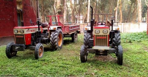 রাজারহাটে অবৈধভাবে বালু উত্তোলনকালে দুটি ট্রাক্টর জব্দ