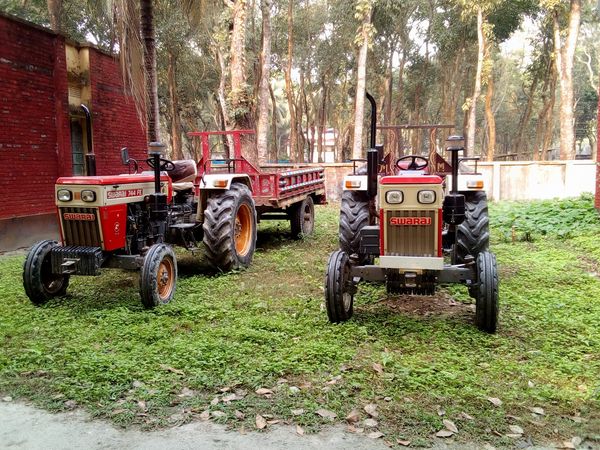রাজারহাটে অবৈধভাবে বালু উত্তোলনকালে দুটি ট্রাক্টর জব্দ