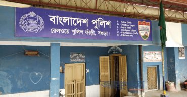 বগুড়ায় ট্রেনে উঠতে গিয়ে পিছলে যুবকের দুই পা বিচ্ছিন্ন